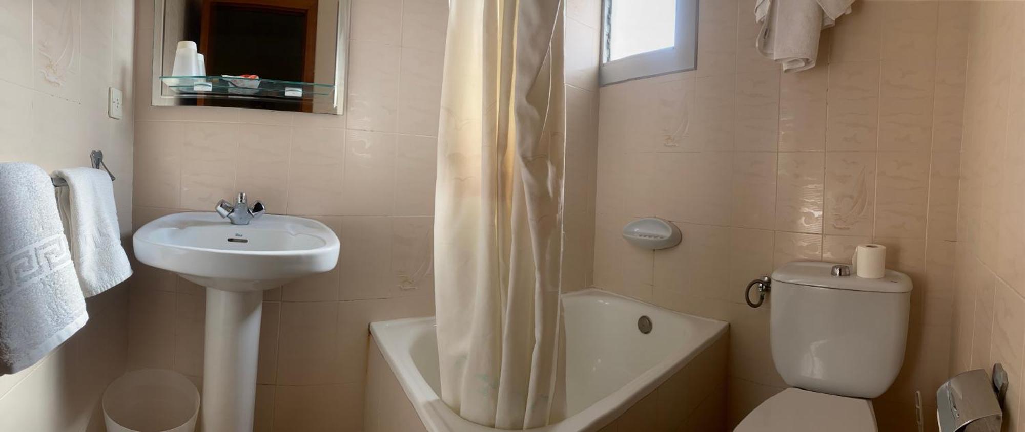 Hostal Lleida 塞古德卡拉斐 外观 照片